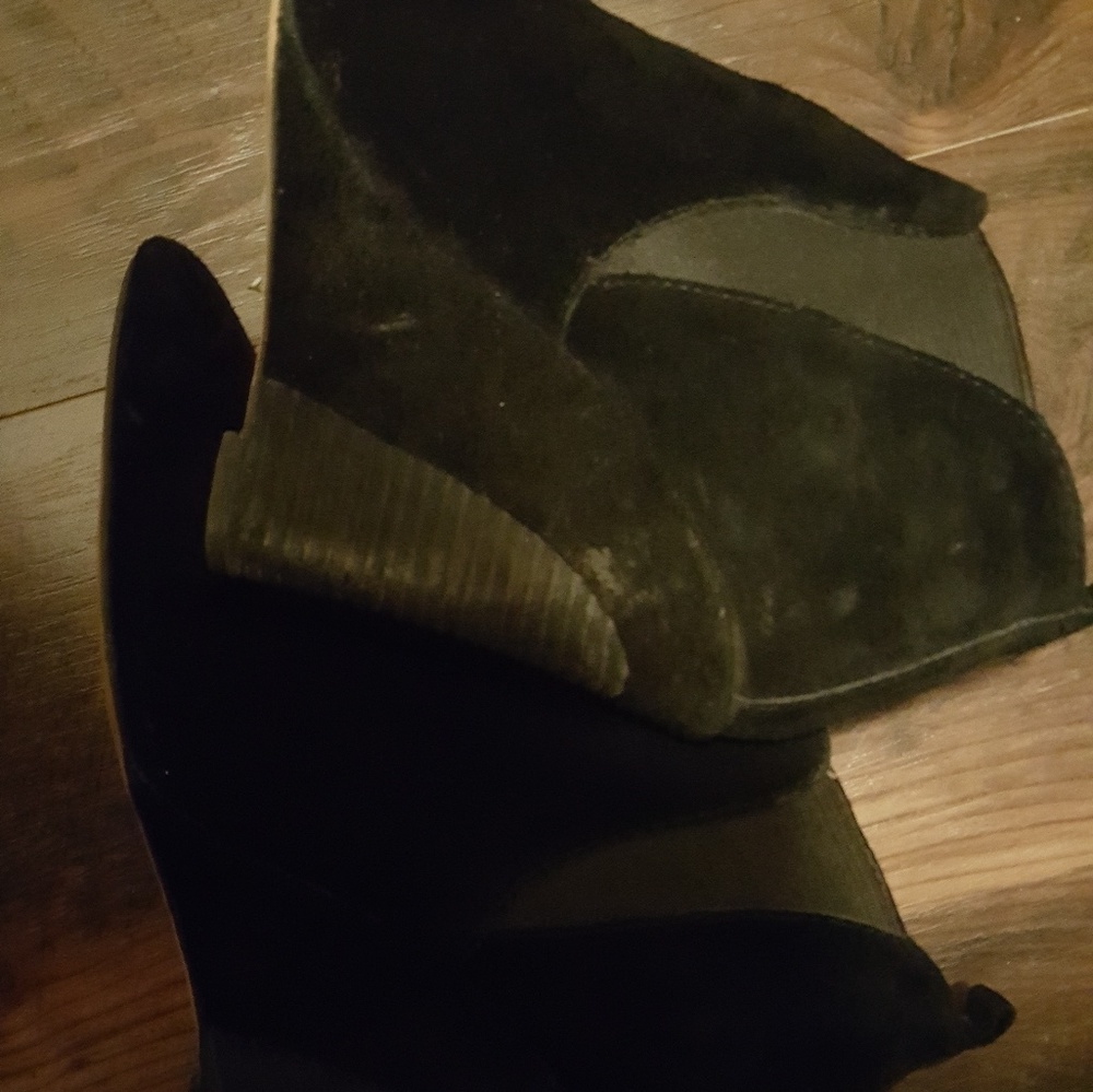 Shoes - Picture 2 of 2